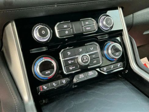 Used 2022 GMC Yukon XL Denali image 35