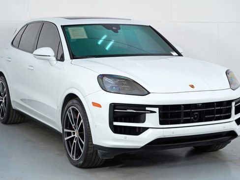 Used 2024 Porsche Cayenne S w/ Premium Package Plus image 55