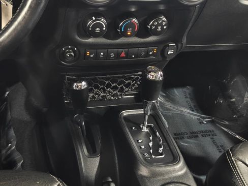 Used 2015 Jeep Wrangler Unlimited Sahara AWD/4WD image 10