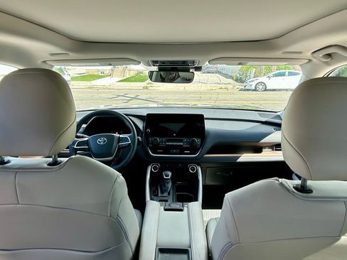 Used 2026 Toyota Grand Highlander Limited image 6