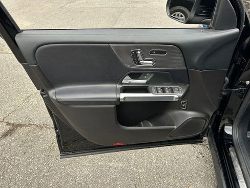 Used 2020 Mercedes-Benz GLB 250 4MATIC image 13