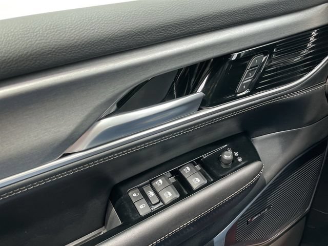 Used 2025 Jeep Wagoneer L 4WD image 13