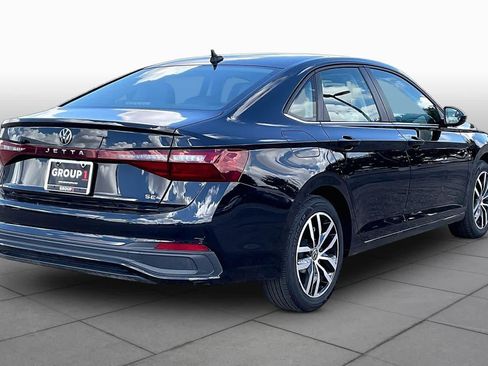Used 2025 Volkswagen Jetta SE FWD image 12