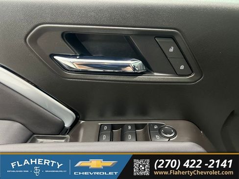 Used 2025 Chevrolet Colorado Z71 w/ Technology Package AWD/4WD image 21