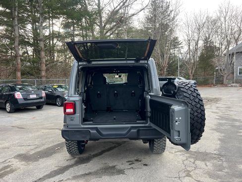 Used 2022 Jeep Wrangler Unlimited Willys image 39