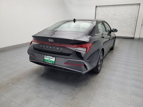 Used 2025 Hyundai Elantra SEL image 7