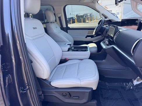 Used 2025 Ford Expedition Max Platinum w/ Driver's Package AWD/4WD image 23
