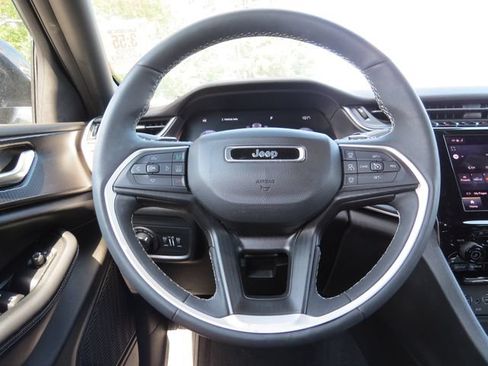 Used 2023 Jeep Grand Cherokee Altitude AWD/4WD image 17