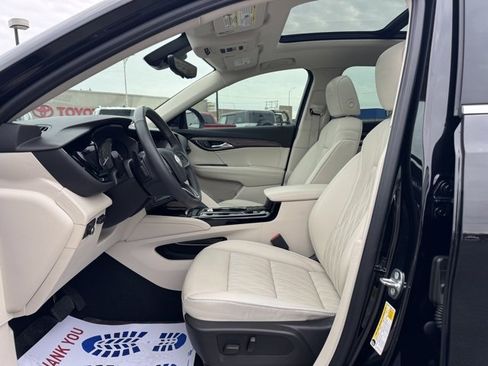 Used 2022 Buick Envision Avenir w/ Technology Package II image 17