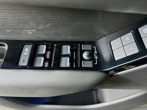 New 2026 Land Rover Range Rover Velar Dynamic SE image 19