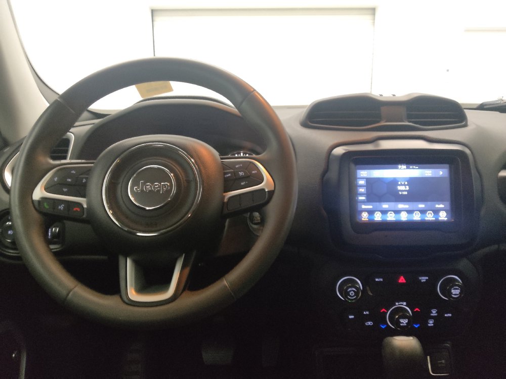 Used 2018 Jeep Renegade Latitude w/ Popular Equipment Group FWD image 22