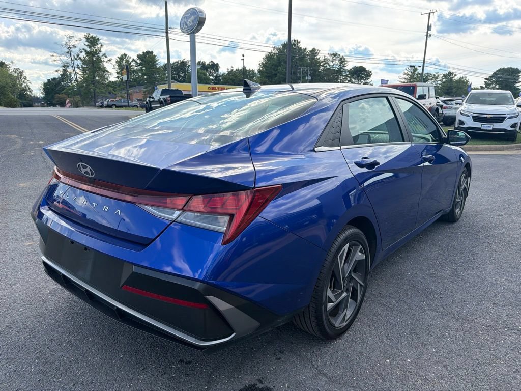 Used 2025 Hyundai Elantra SEL FWD image 5