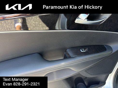 Used 2017 Kia Sorento FWD image 12
