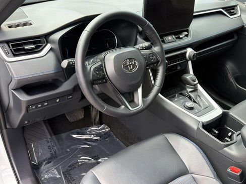 Used 2025 Toyota RAV4 XSE w/ Weather Package AWD/4WD image 4