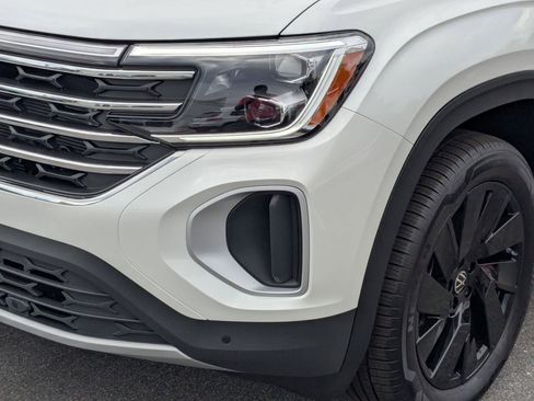 New 2026 Volkswagen Atlas SE image 9