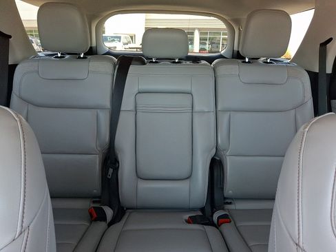 Used 2025 Ford Explorer Active w/ Active Comfort Package AWD/4WD image 18