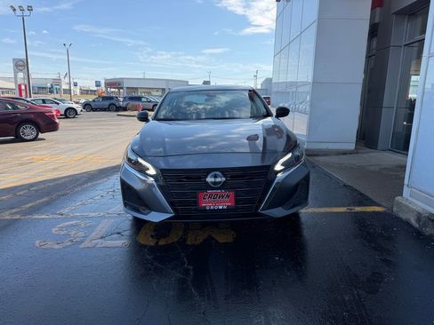 Used 2024 Nissan Altima 2.5 SV image 2