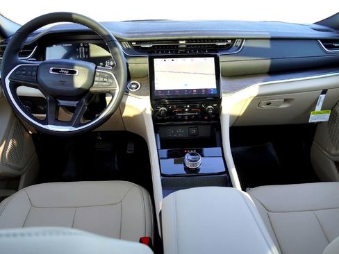 New 2025 Jeep Grand Cherokee Limited image 30