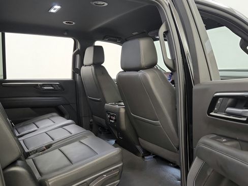 Used 2025 Chevrolet Suburban Z71 AWD/4WD image 31