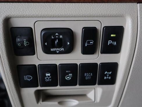 Used 2013 Toyota Land Cruiser AWD/4WD image 21
