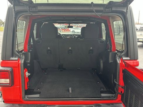 Used 2023 Jeep Wrangler Sahara image 12