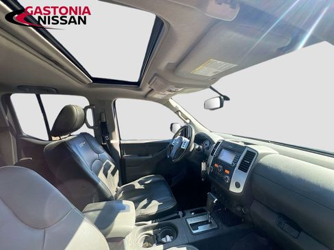 Used 2015 Nissan Frontier PRO-4X w/ Pro-4x Luxury Package image 32