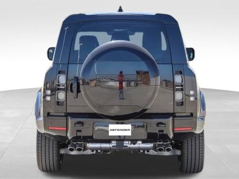 Certified 2024 Land Rover Defender 90 V8 AWD/4WD image 9