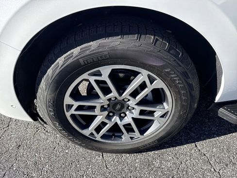 Used 2025 Ford Expedition Active image 11