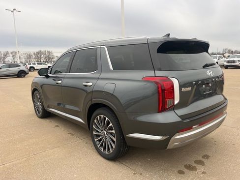 Used 2024 Hyundai Palisade Calligraphy image 5