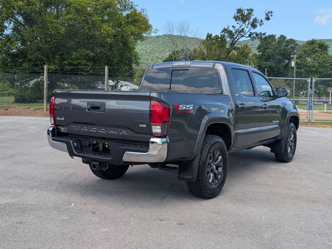 Used 2020 Toyota Tacoma SR5 AWD/4WD image 5