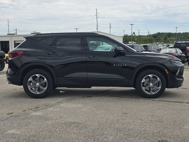 Used 2024 Chevrolet Blazer LT w/ Convenience Package FWD image 6