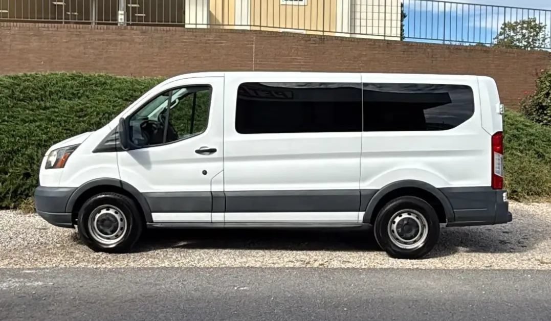 Used 2017 Ford Transit 150 XL RWD image 3