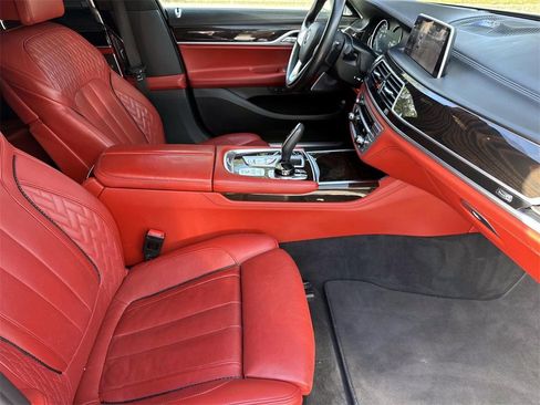 Used 2019 BMW ALPINA B7 xDrive w/ Luxury Rear Seating Package image 11