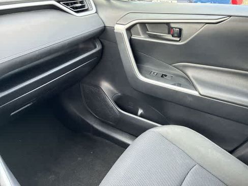 Used 2021 Toyota RAV4 LE FWD image 30