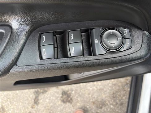 Used 2019 Chevrolet Equinox LT image 9