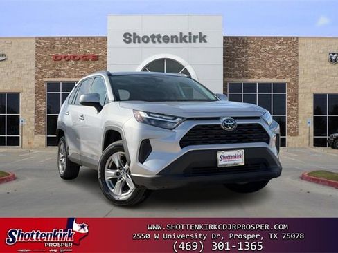 Used 2025 Toyota RAV4 XLE image 1