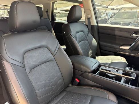Certified 2025 Nissan Pathfinder Platinum w/ Cargo Package FWD image 17