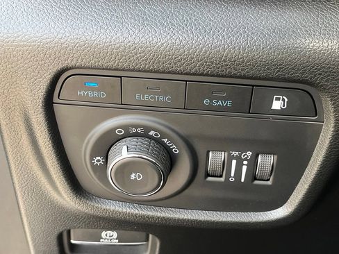 Used 2025 Jeep Grand Cherokee Trailhawk w/ Advanced Protech Group II AWD/4WD image 25