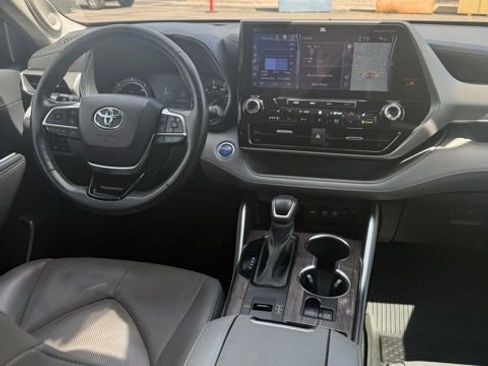 Certified 2021 Toyota Highlander Platinum AWD/4WD image 28