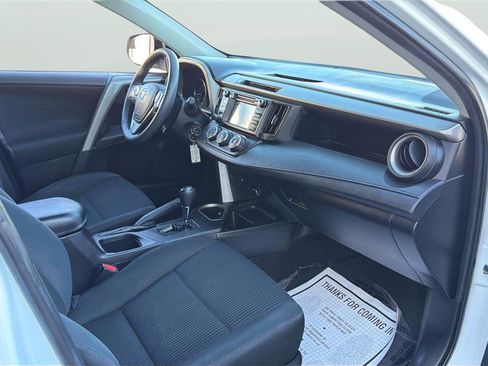 Used 2018 Toyota RAV4 LE image 14