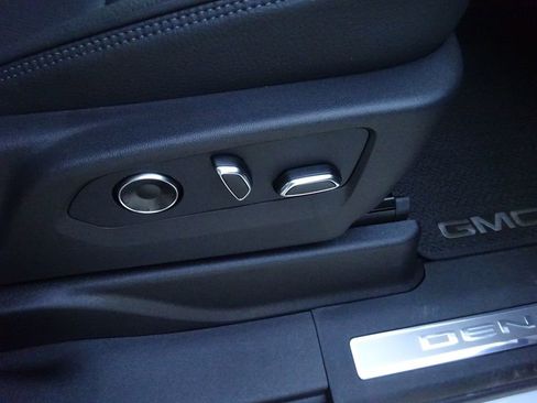 Used 2026 GMC Yukon Denali w/ Denali Reserve Package image 35