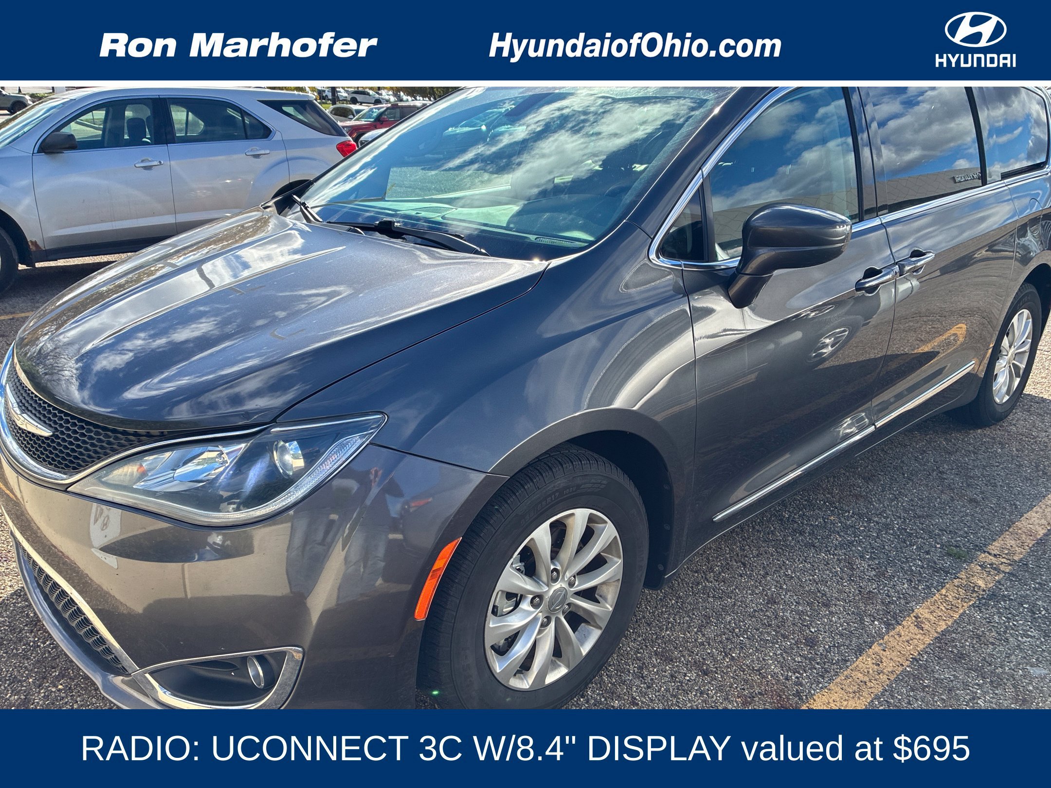 Used 2017 Chrysler Pacifica Touring-L FWD image 1