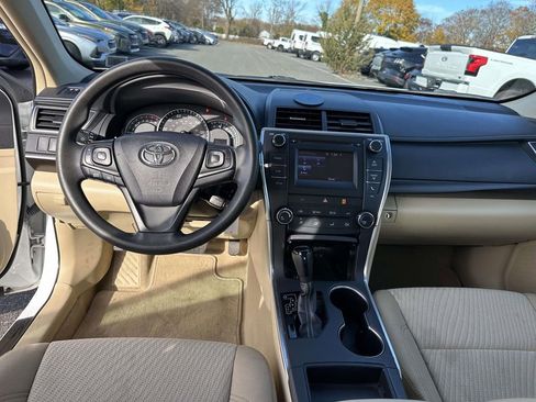 Used 2015 Toyota Camry LE image 18