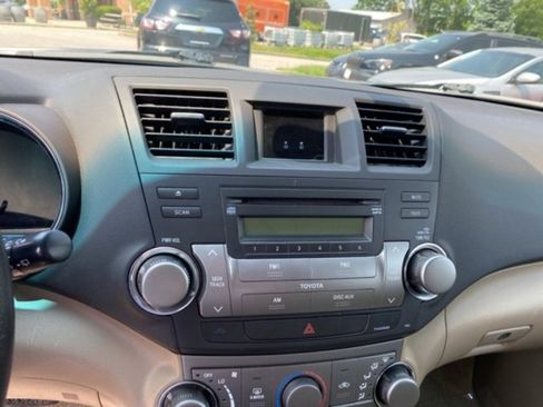 Used 2010 Toyota Highlander 4WD image 10