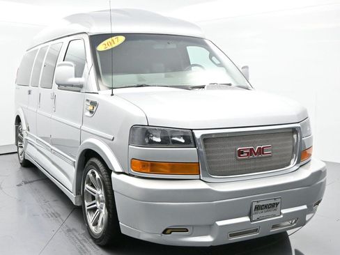 Used 2017 GMC Savana 2500 RWD image 2