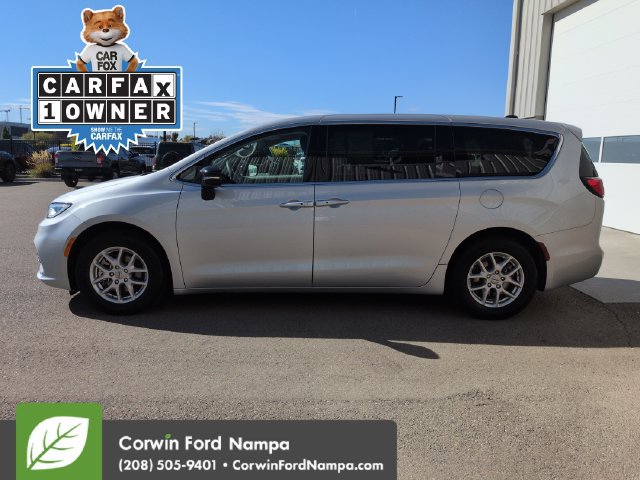 Used 2024 Chrysler Pacifica Touring-L FWD image 6