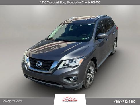 Used 2017 Nissan Pathfinder SL image 2