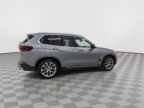 Used 2024 BMW X5 xDrive50e image 11