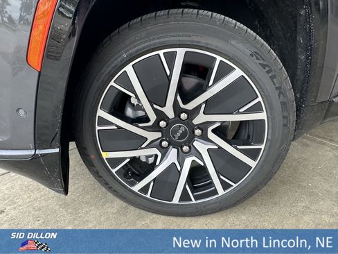 New 2025 Jeep Wagoneer Limited image 5