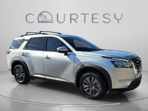 Certified 2022 Nissan Pathfinder SV FWD image 9